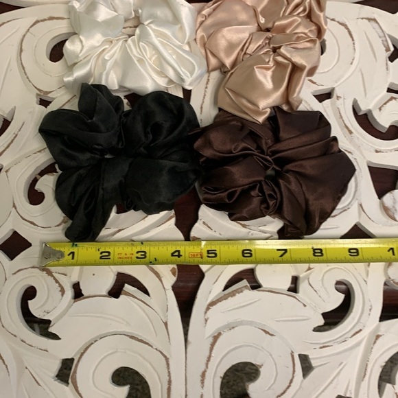 Bundle of 5 Oversized Scrunchies Black, Champagne Gold, White, and Pink NIB - Picture 9 of 10